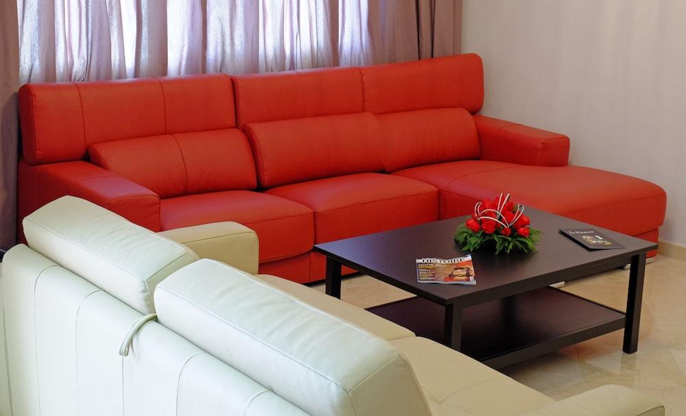 Mouna Apartahotel 3*